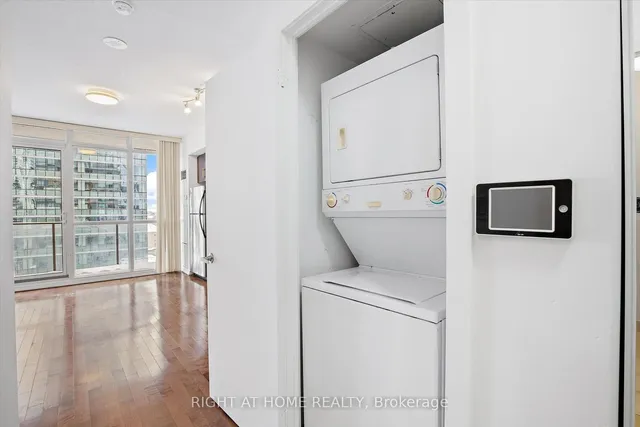 Additional image 14 of 65 Bremner Blvd Unit 2403