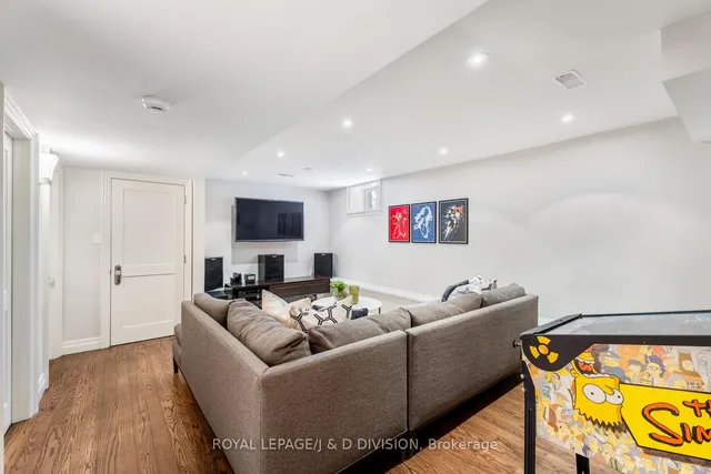 Additional image 38 of 118 Strathallan Blvd