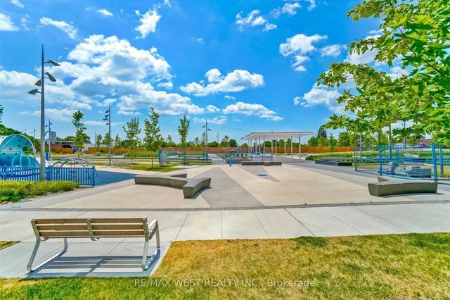 Additional image 38 of 17 Zorra St Unit 905