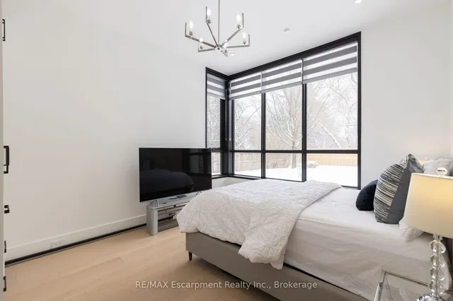 Additional image 19 of 2110 Blyth Cres