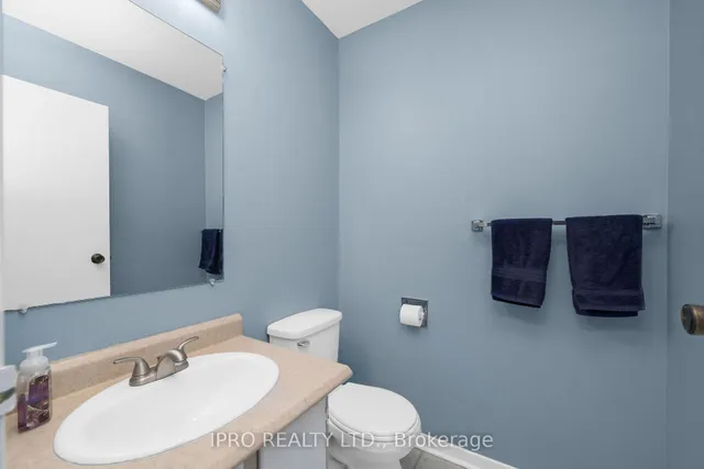 Additional image 23 of 1550 Grosvenor St Unit 32