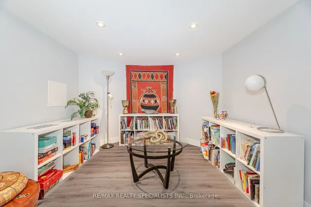 Additional image 36 of 28 Kippen Crt