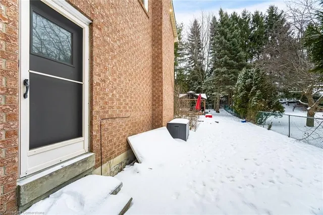 Additional image 40 of 20 Iris Cres