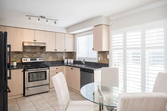 Additional image 11 of 488 Trudeau Dr