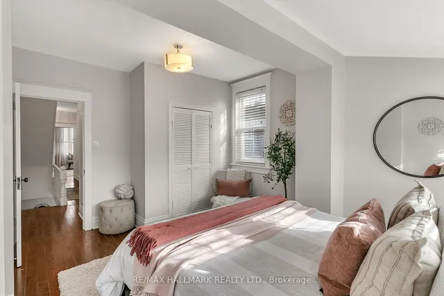 Additional image 25 of 858 Carlaw Ave