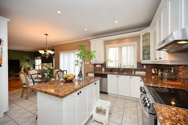 Additional image 21 of 5 SUMMERSHADE St