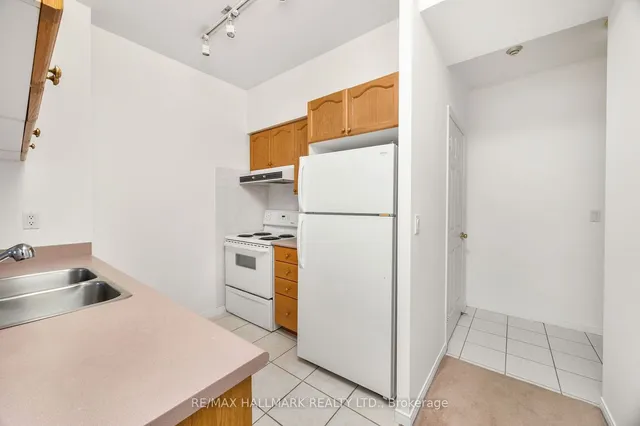 Additional image 10 of 909 Bay St Unit 709