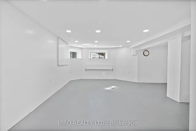 Additional image 37 of 15 Macdonell Ave