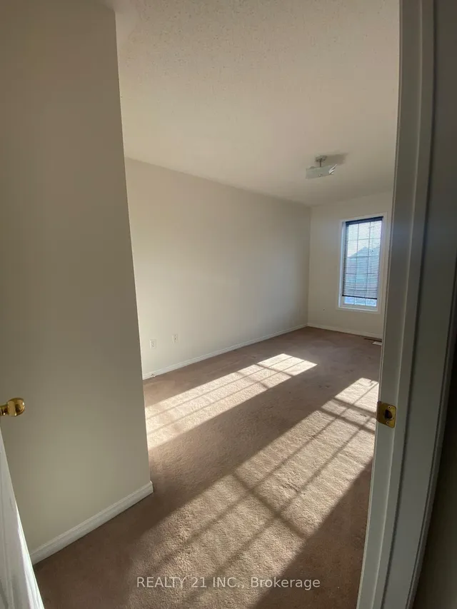 Additional image 19 of 76 Sweet Clover Cres