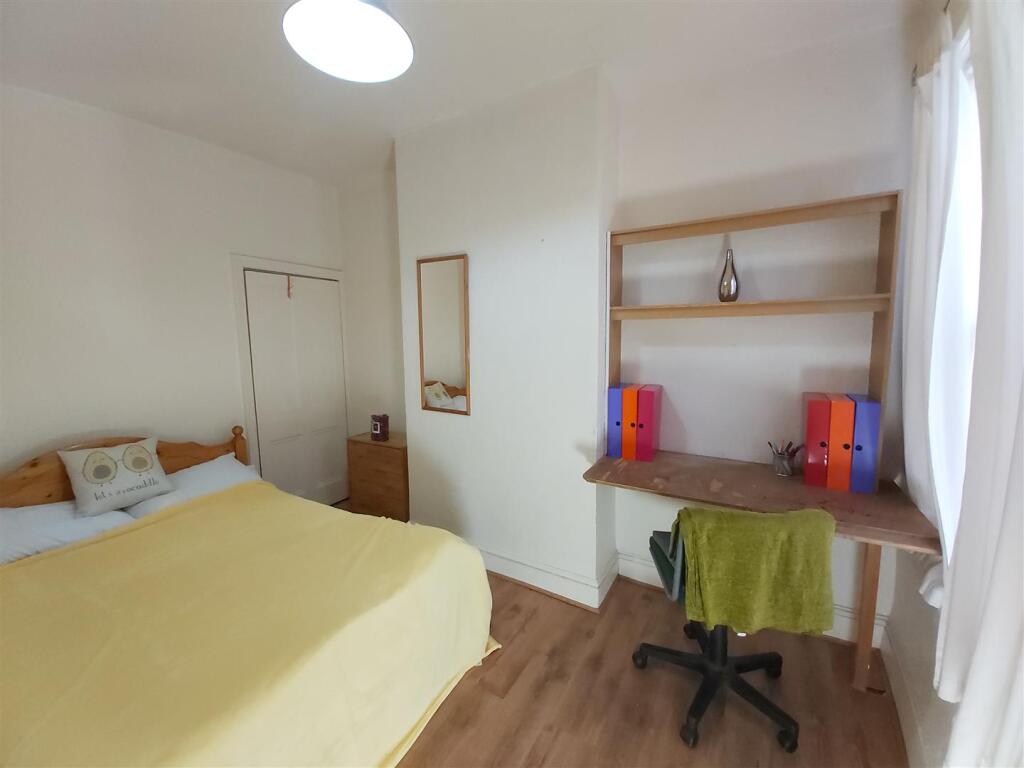 Additional image 5 of Next to University