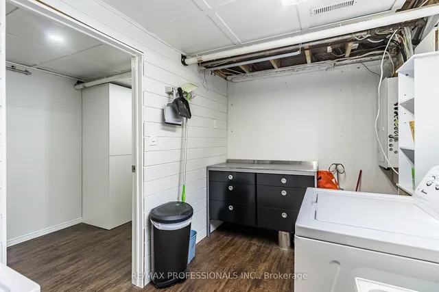 Additional image 31 of 59 Vanguard Dr