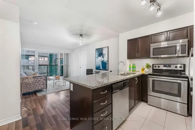 Additional image 16 of 19 Grand Trunk Cres Unit 3709