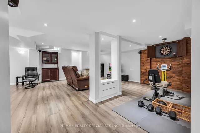 Additional image 40 of 142 Lloyd Sanderson Dr