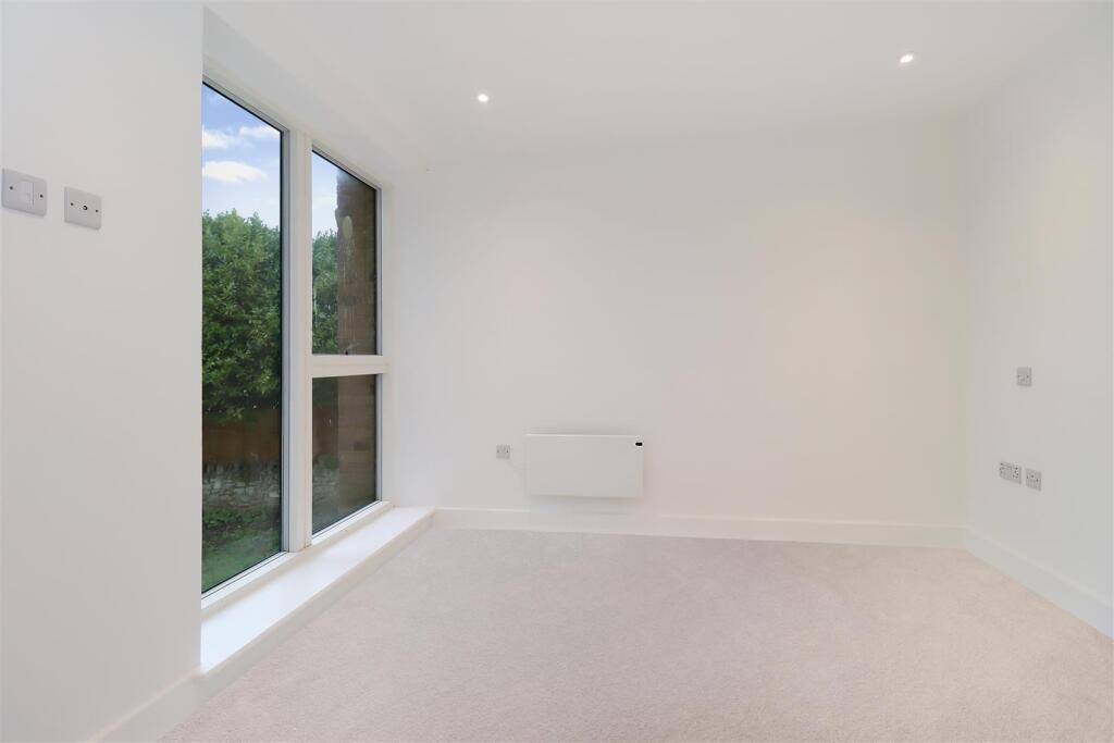 Additional image 7 of Contemporary apartment in Upper Clevedon