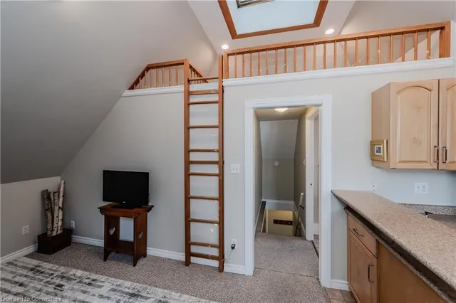 Additional image 35 of 33 Roland St