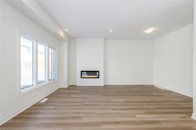 Additional image 10 of 205 Thames Way Unit 18