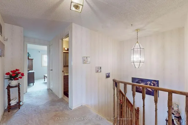 Additional image 24 of 37 Carl Cres