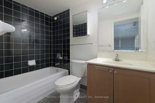 Additional image 17 of 954 King St Unit 526