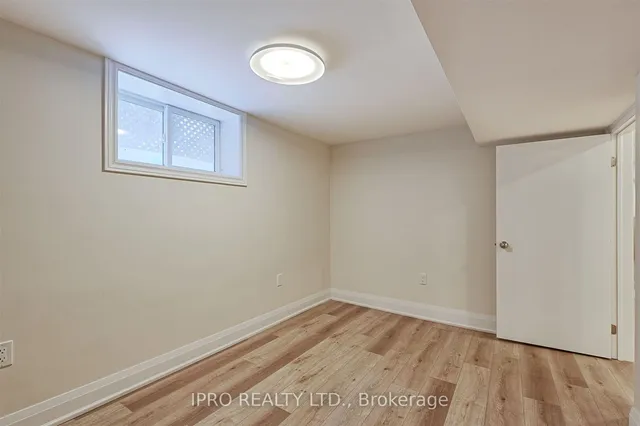 Additional image 33 of 20 THORNHILL Ave