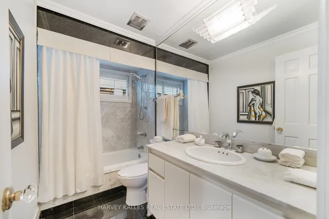 Additional image 30 of 46 CLARENDON Ave