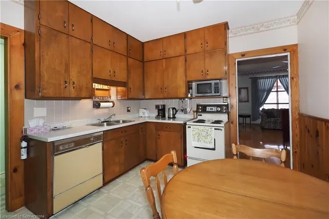 Additional image 6 of 66 Secord Ave