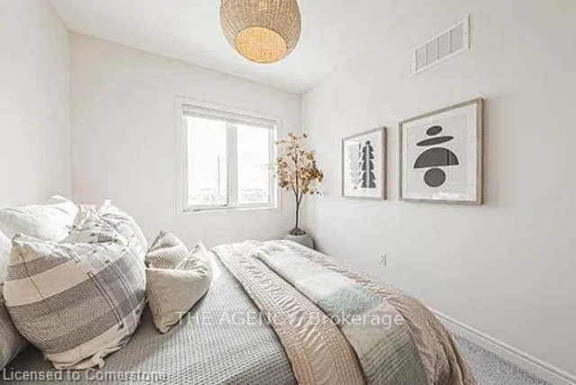 Additional image 36 of 525 Dundas St East