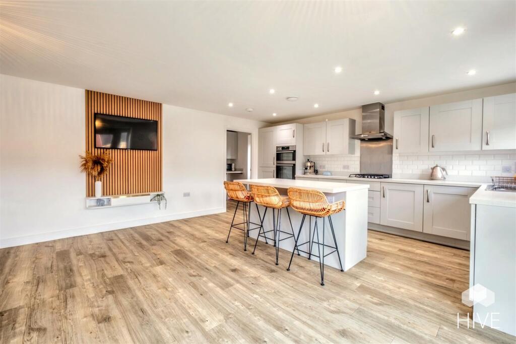 Additional image 7 of Horseshoe Crescent, Ferndown