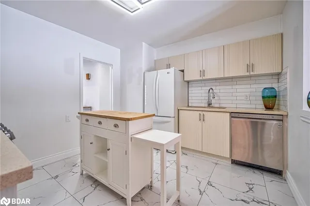 Additional image 20 of 428 Henderson Rd