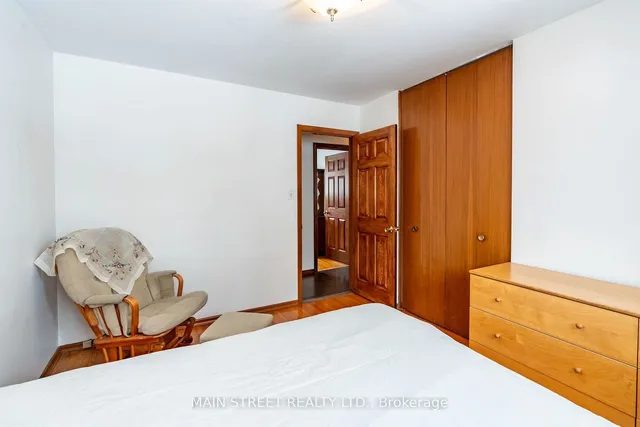 Additional image 17 of 92 Queenston Cres