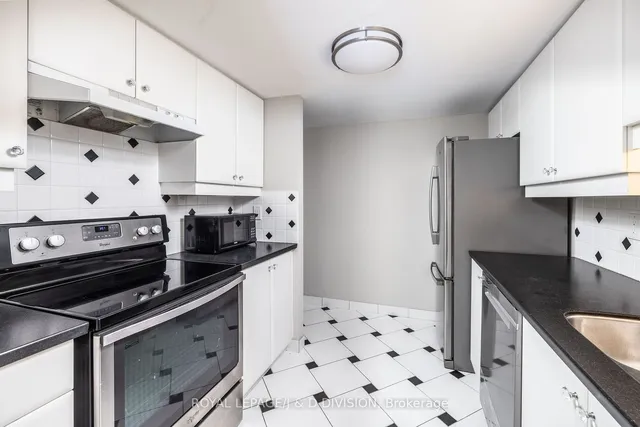 Additional image 18 of 717 Bay St Unit 1004