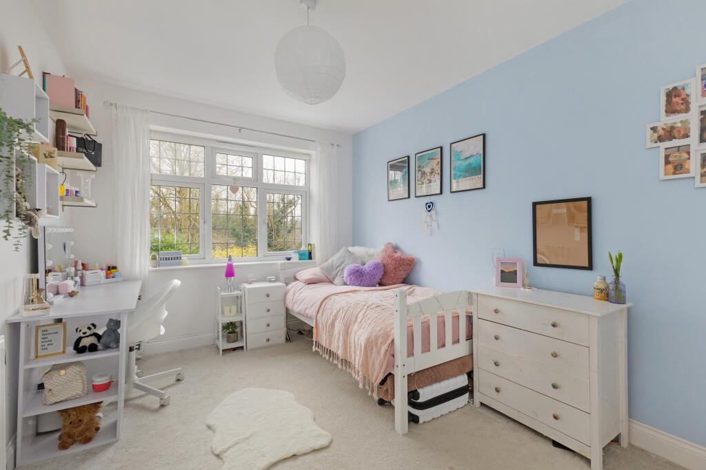 Additional image 18 of Meadow Walk, Harpenden, AL5