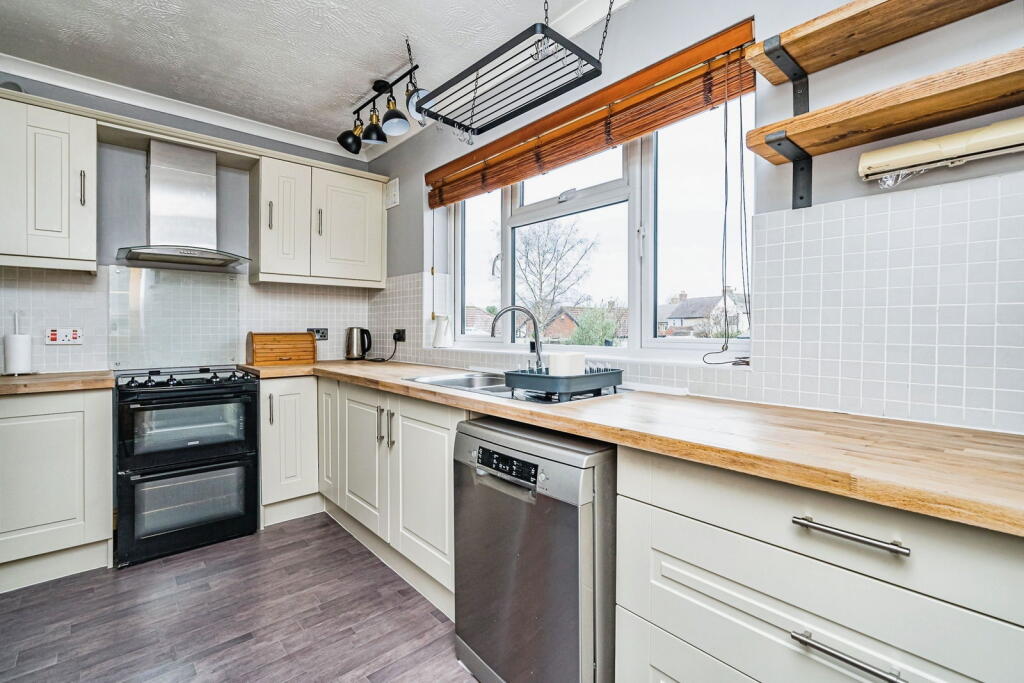 Additional image 21 of ROMSLEY, Eastleigh Drive