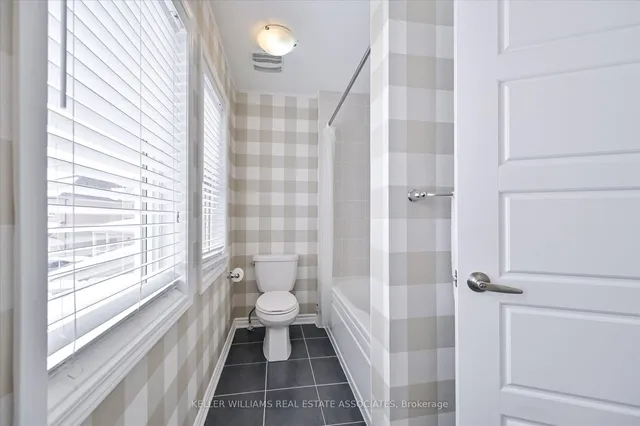 Additional image 26 of 1176 Duignan Cres