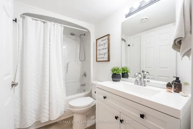 Additional image 12 of 2010 Cleaver Ave Unit 109