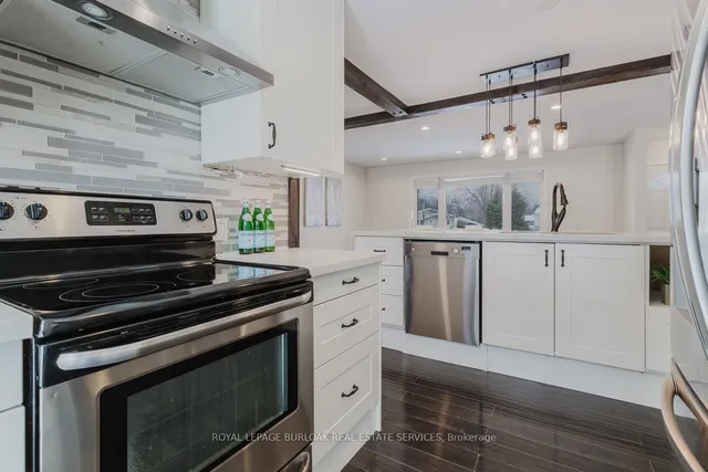 Additional image 9 of 2241 Melanie Crt