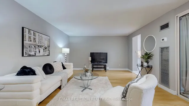Additional image 8 of 633 Bay St Unit 1008
