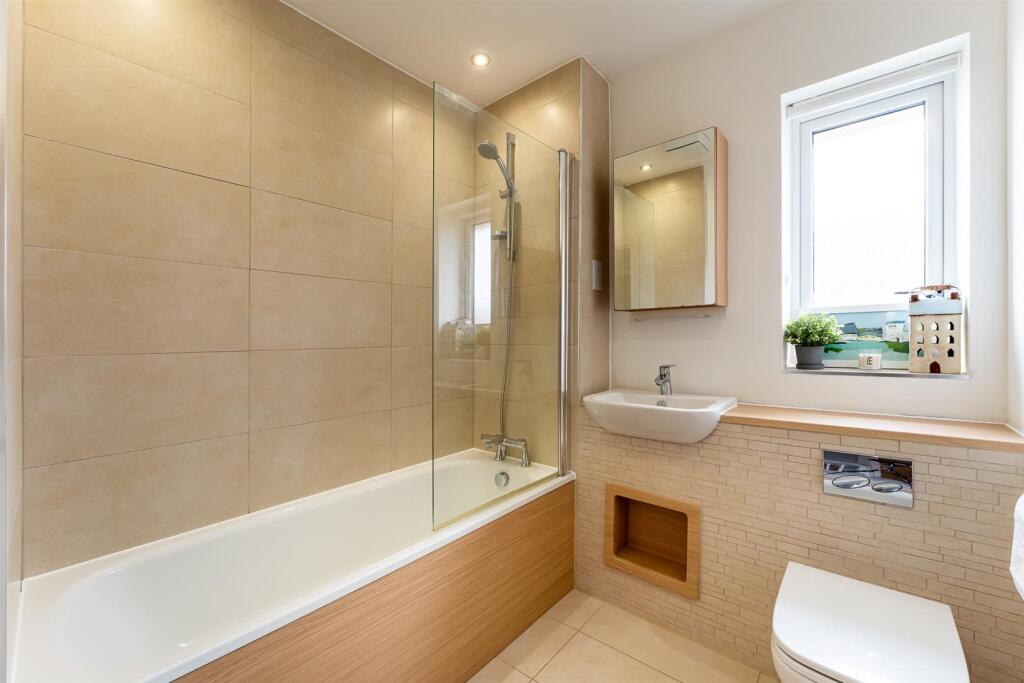 Additional image 20 of Hannah Drive, Locking Parklands - LARGE EXTENSION