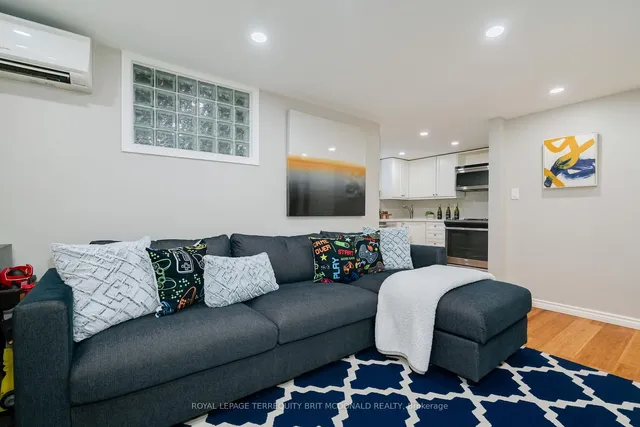 Additional image 38 of 125 Chaplin Cres