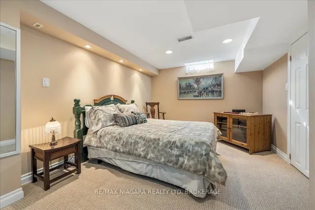 Additional image 33 of 1077 Grandeur Cres