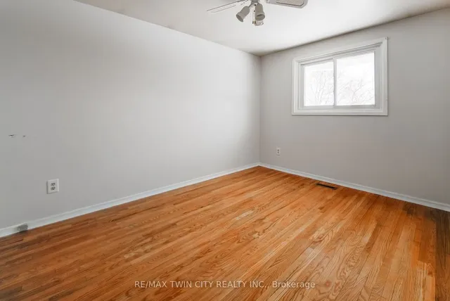 Additional image 9 of 122 FOREST GLEN Cres