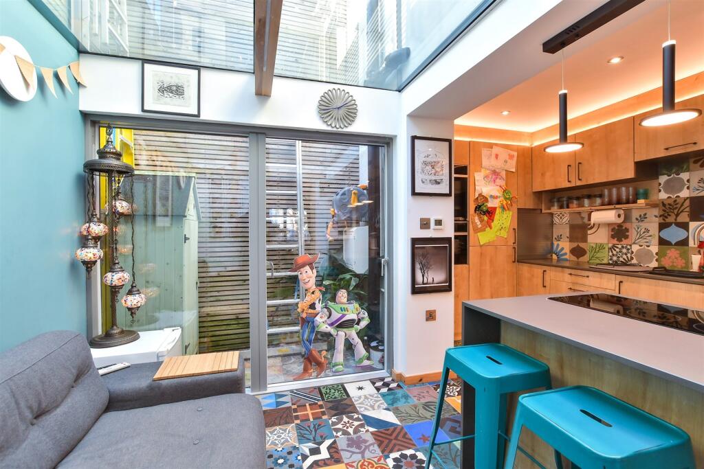 Additional image 3 of North Gardens, Brighton, East Sussex