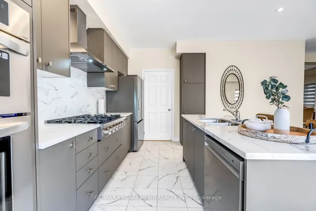 Additional image 14 of 3916 Koenig Rd