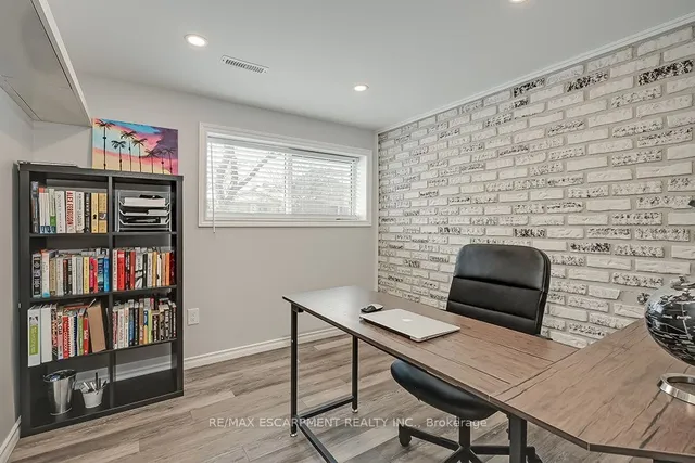 Additional image 35 of 693 Inverary Rd