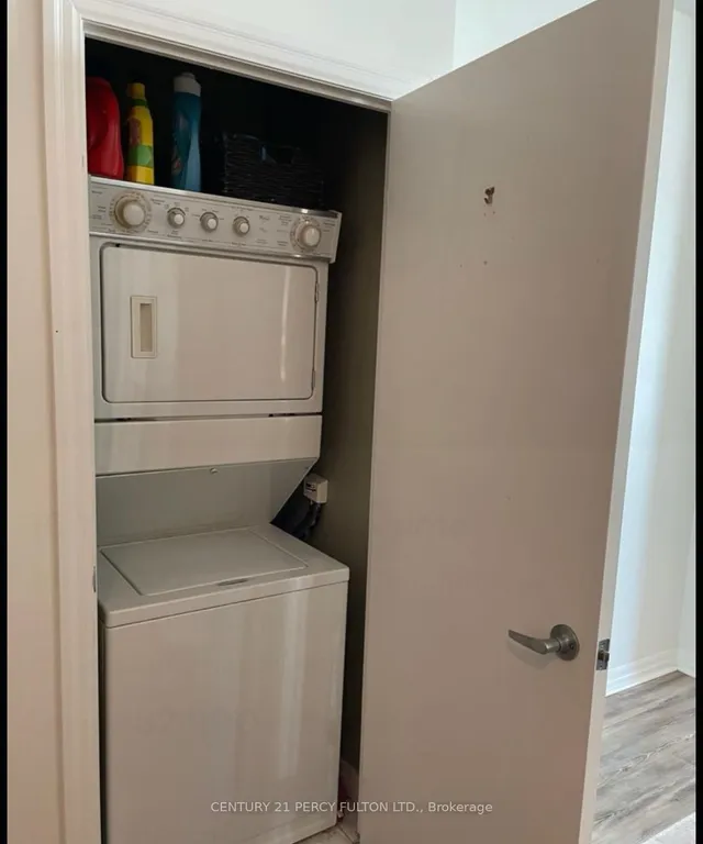 Additional image 11 of 16 Yonge St Unit 3407