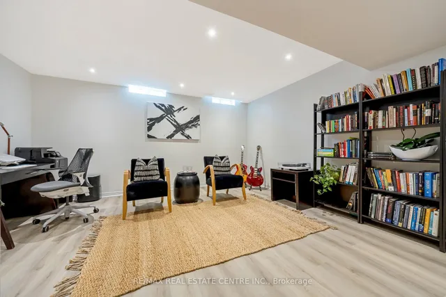 Additional image 29 of 1628 Cartwright Cres