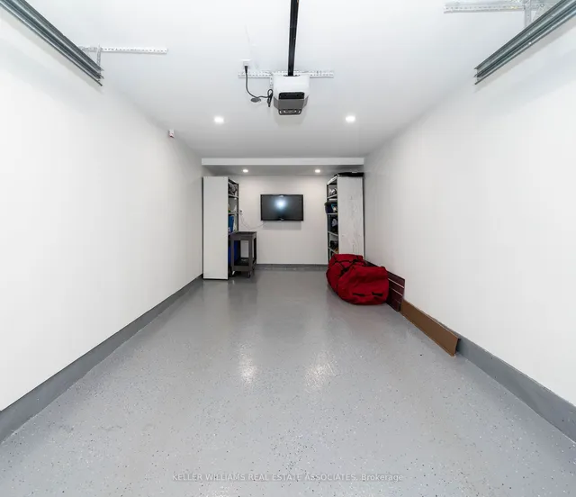 Additional image 18 of 76 Locker Pl