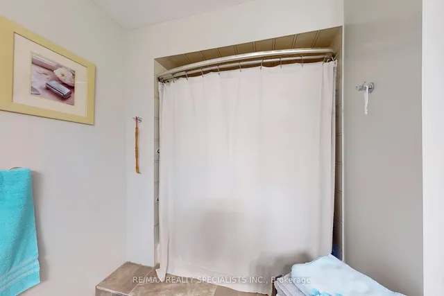 Additional image 28 of 8 Cochrane Ave