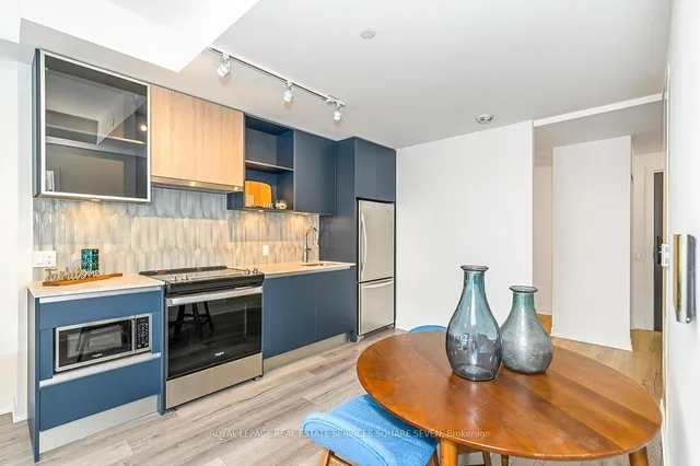 Additional image 13 of 395 Dundas St Unit 820