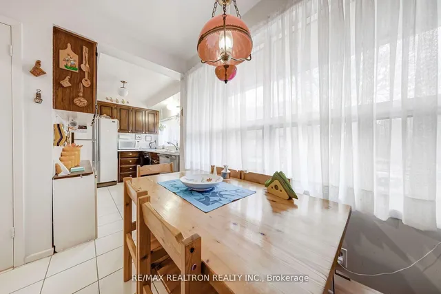 Additional image 18 of 70 Castlebury Cres Unit 9