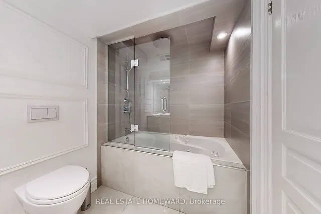 Additional image 38 of 65 Harbour Sq Unit 1404